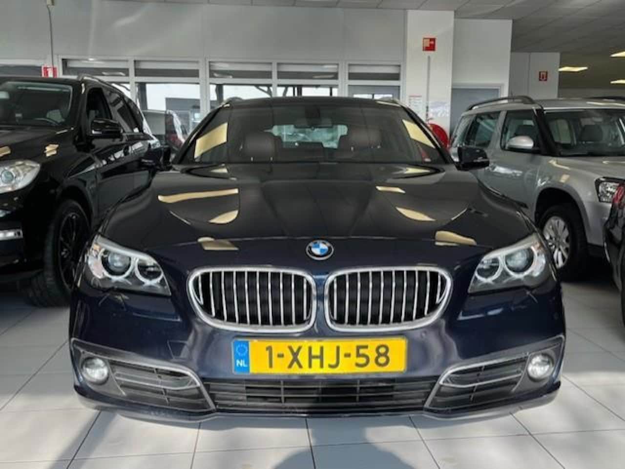 BMW 5-serie Touring - 520i Last Minute Edition/NAP/Navi/Leder/Trekhaak/Stoelverwarming - AutoWereld.nl