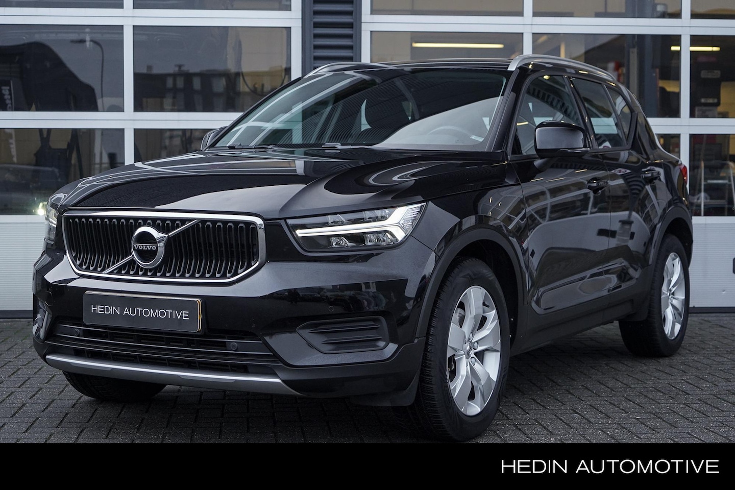 Volvo XC40 - 2.0 T4 AWD Momentum | Glazen schuifdak | Parkeercamera | AWD | Cruise Control | Trekhaak | - AutoWereld.nl
