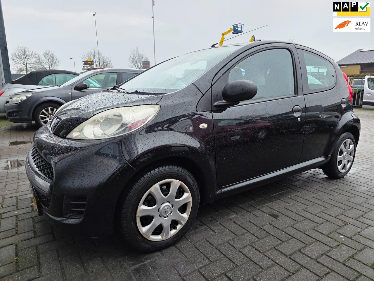Peugeot 107 - 1.0-12V XR 5-deurs AIRCO *apk:03-2027* - AutoWereld.nl