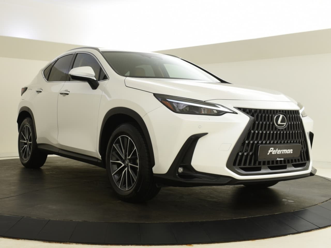 Lexus NX - 450h+ AWD Luxury Line 450h+ AWD Luxury Line - AutoWereld.nl