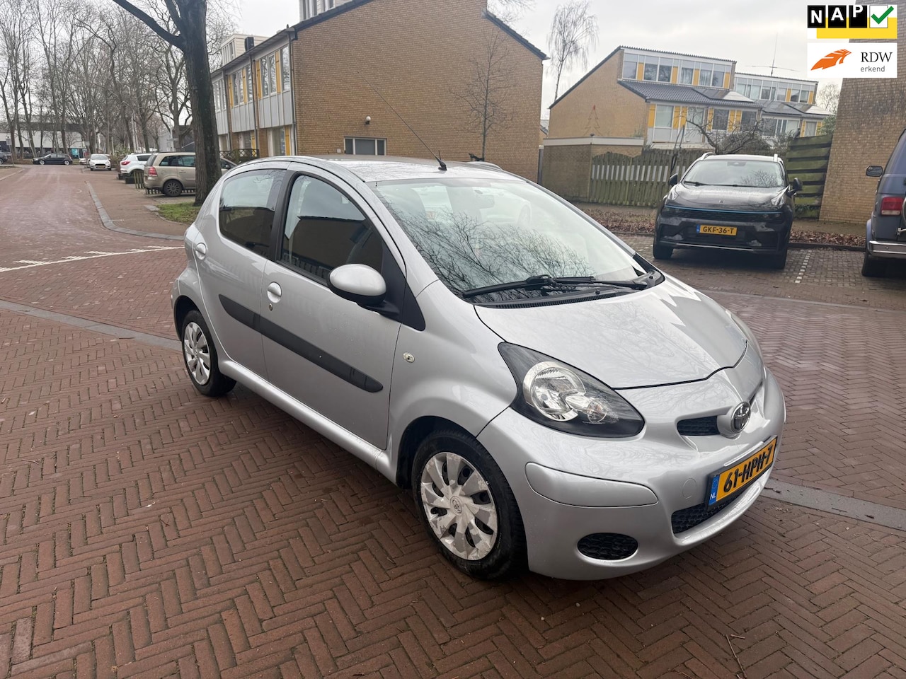 Toyota Aygo - AUTOMAAT / Airco / 114.000 NAP / Leuke auto - AutoWereld.nl