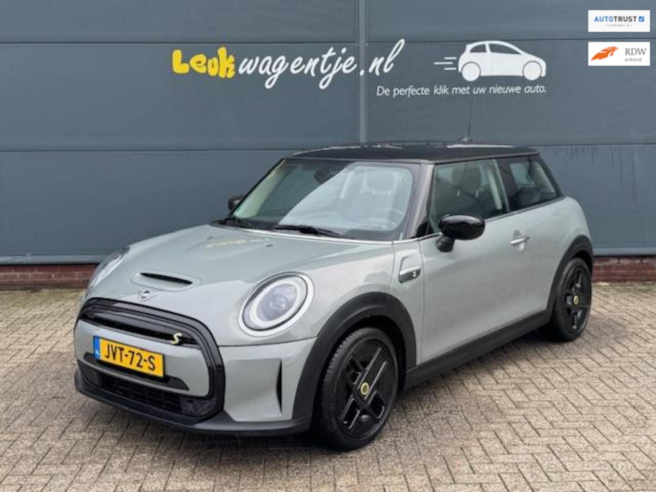 MINI Mini-Electric - Essential 33 kWh *carplay *navi *moonwalk - AutoWereld.nl