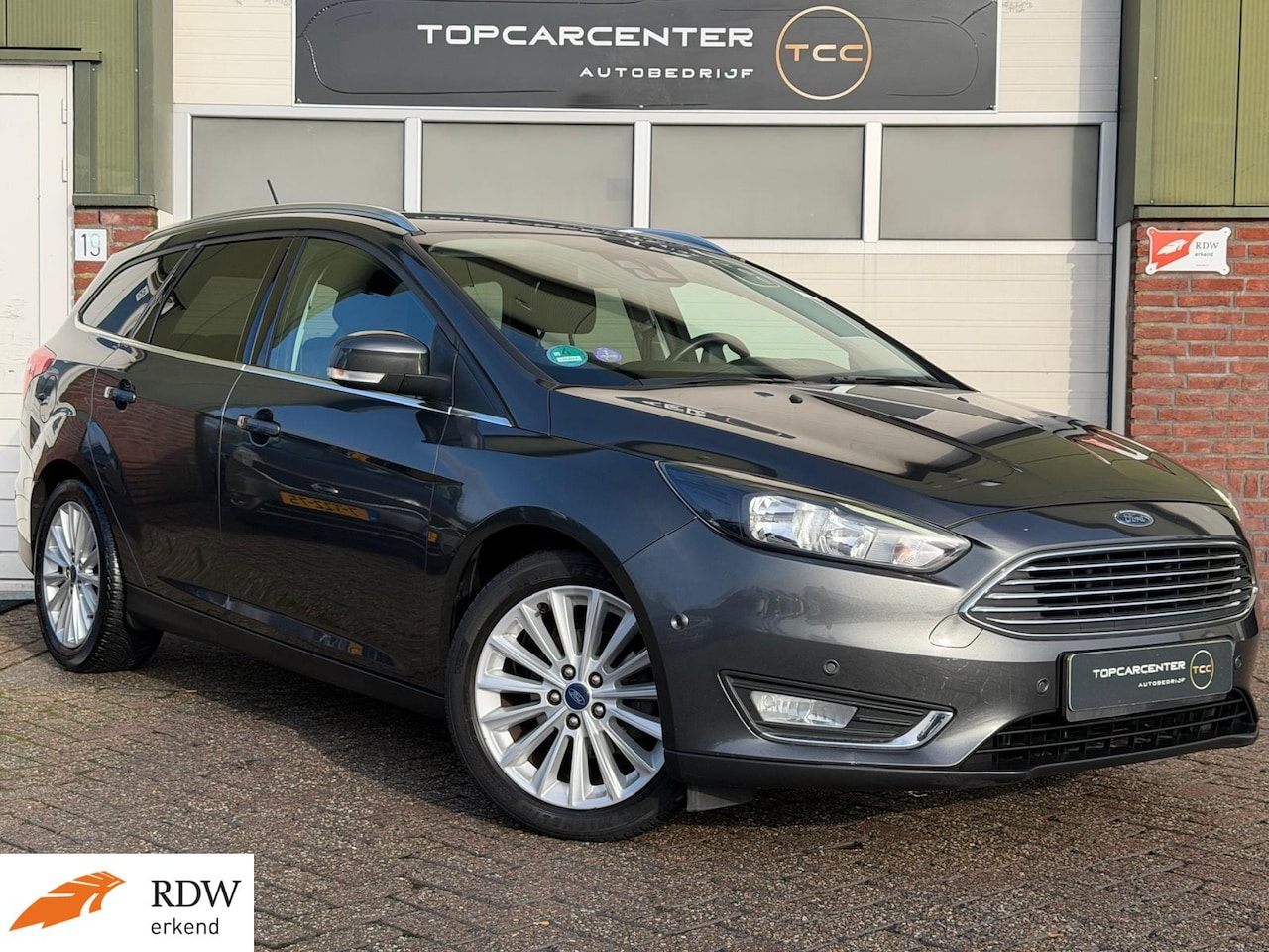 Ford Focus Wagon - 1.0 Titanium/ARICO/CAMERA/TREKH/PARKS/APK - AutoWereld.nl