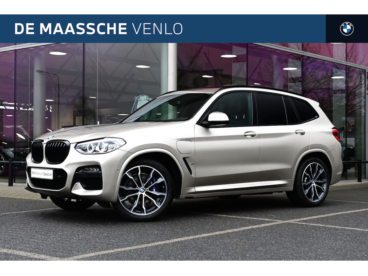BMW X3 - xDrive30e High Executive M Sport Automaat / Panoramadak / Trekhaak / Sportstoelen / Achter - AutoWereld.nl