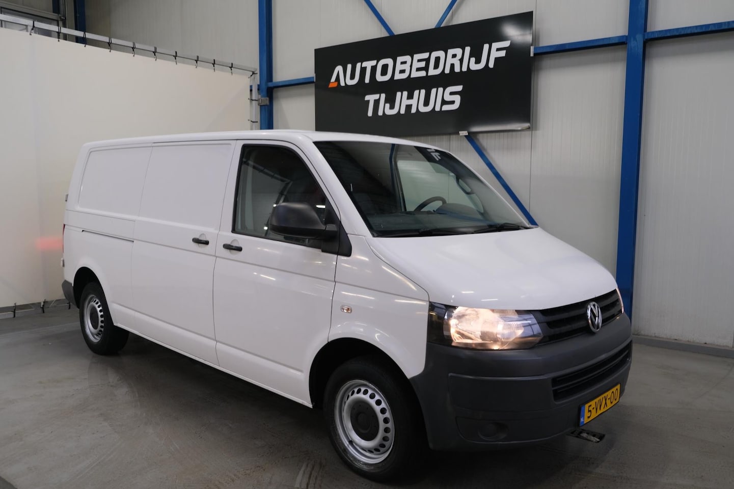 Volkswagen Transporter - 2.0 TDI L2H1 > MARGE < - N.A.P. Airco. Cruise, Trekhaak - AutoWereld.nl