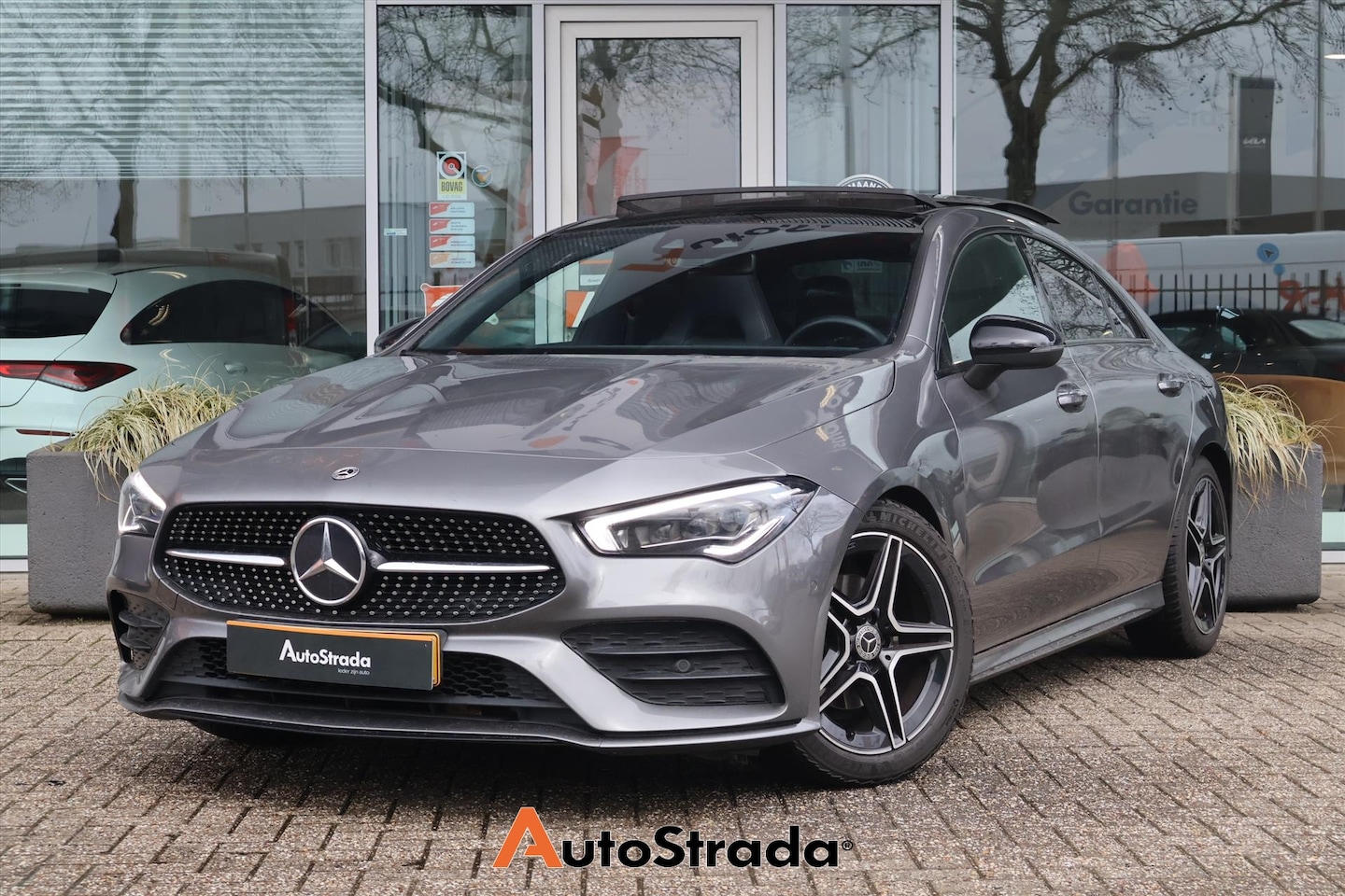 Mercedes-Benz CLA-Klasse - Coupé 180 AMG-Line 136pk | Memory | Cruise | Pano | Multibeam | Camera | Keyless | Sfeer | - AutoWereld.nl