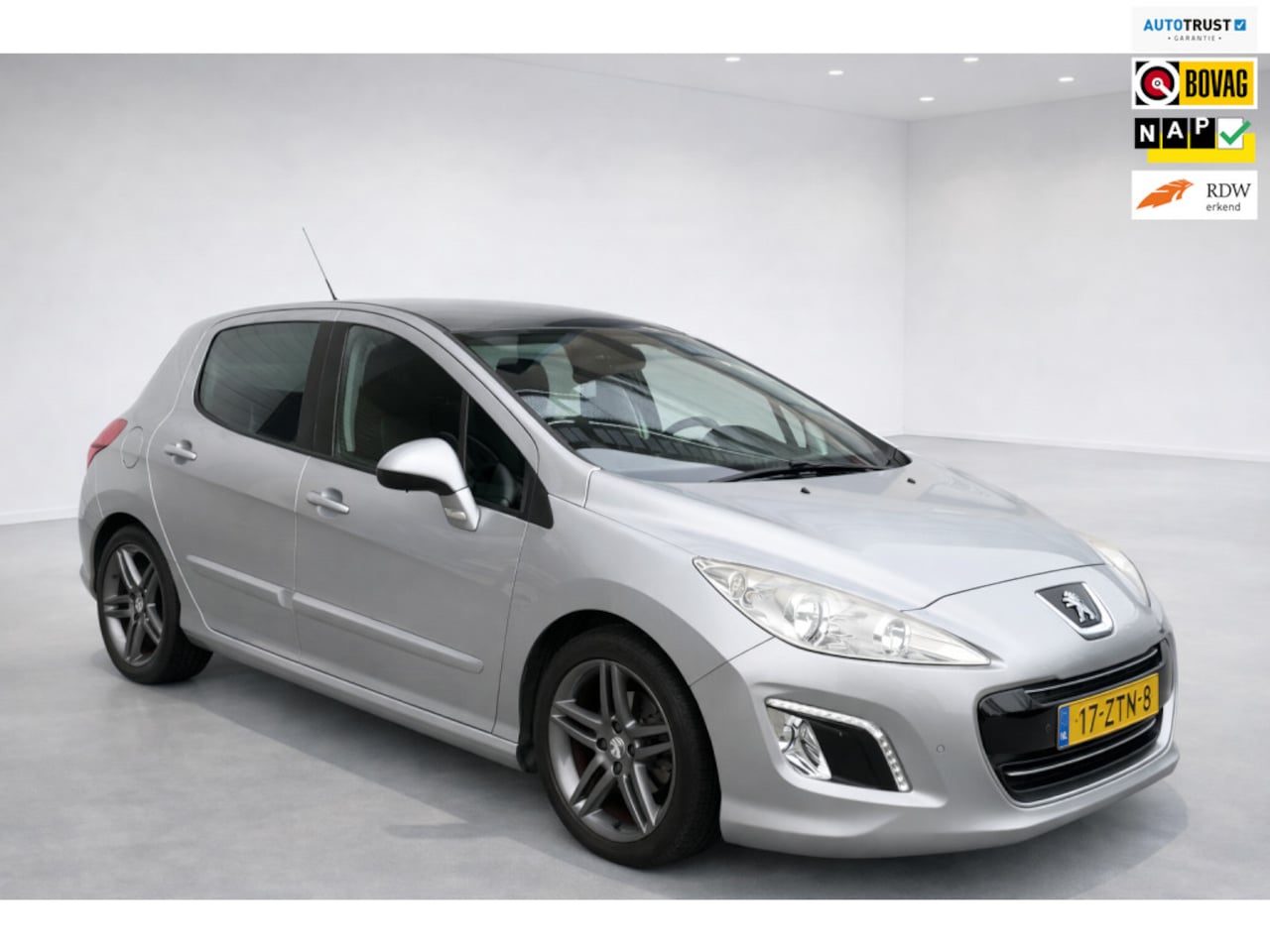 Peugeot 308 - Peugeot 308 1.6 VTi Sportium, navigatie, panoramadak, climat control, lichtmetaal, apk, na - AutoWereld.nl