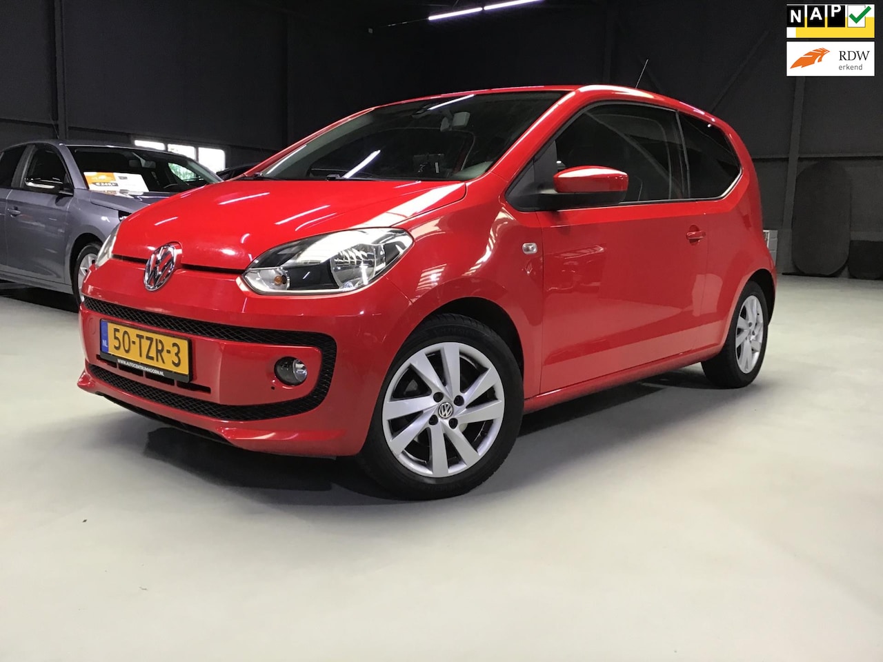 Volkswagen Up! - 1.0 high up! I New Koppeling + Beurt + Apk I Leder I Stoelverw. I Airco I Cruise I Park. s - AutoWereld.nl