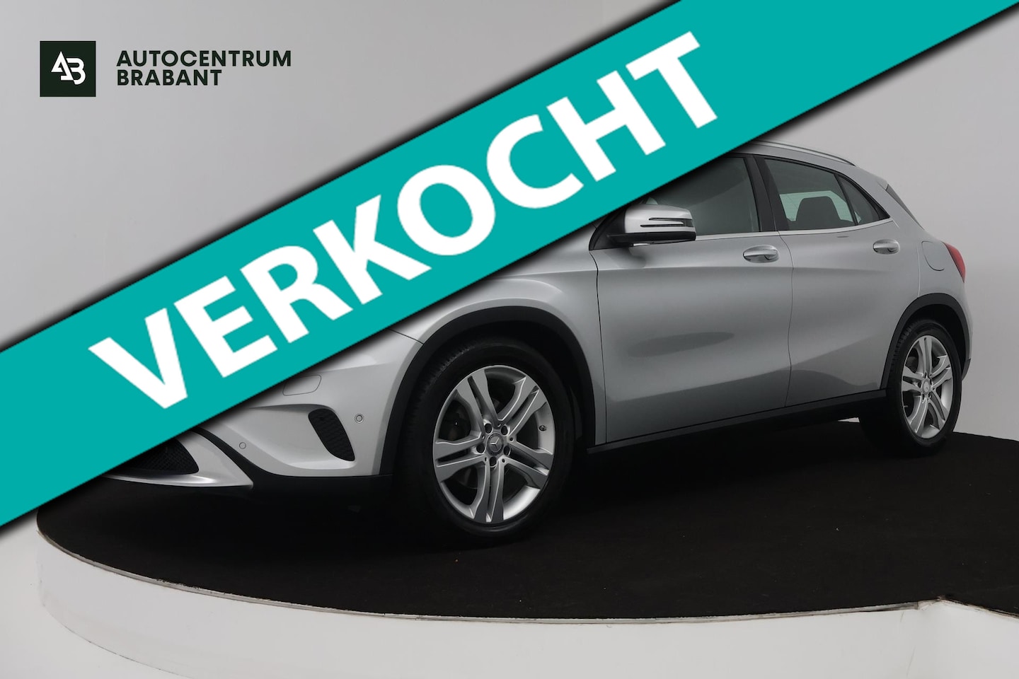 Mercedes-Benz GLA-Klasse - 200 Edition Automaat (NAVIGATIE, PARKEERSENSOREN, STOELVERWARMING) - AutoWereld.nl