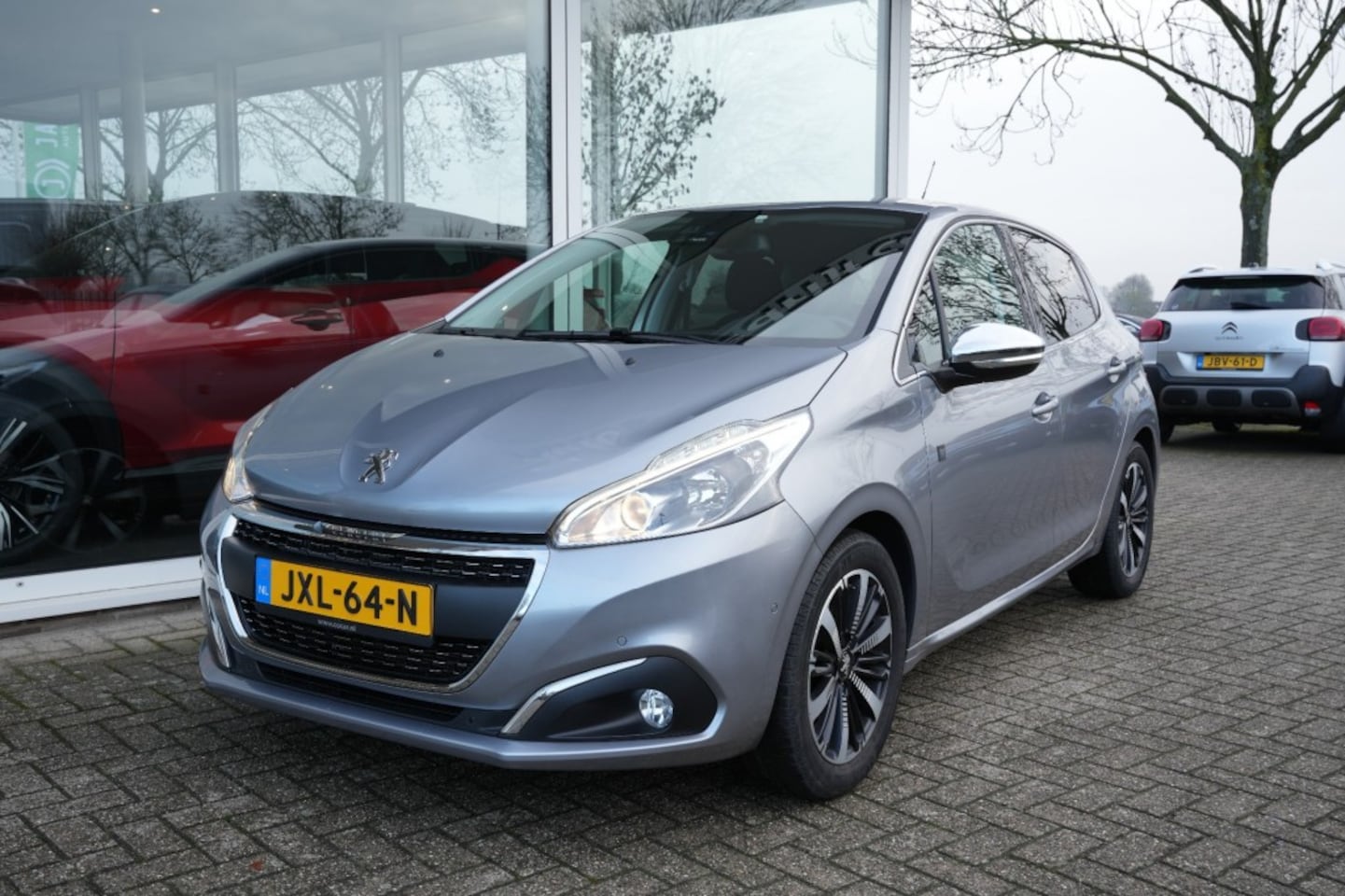 Peugeot 208 - 1.2 PURETECH ALLURE - ALL IN PRIJS- Camera- Navi- Carplay - AutoWereld.nl