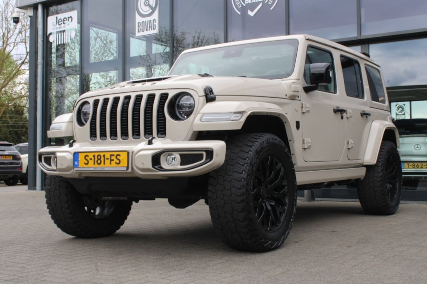 Jeep Wrangler - 4XE 380 BRUTE Richmond SkyOne Performance Hood El. sidesteps. - AutoWereld.nl