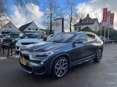 BMW X2 - SDRIVE20I HIGH EXECUTIVE 192PK M-PAKKET AUT. / SCHUIFDAK / 19'' LMV / NAVI / LEDER / CAMER