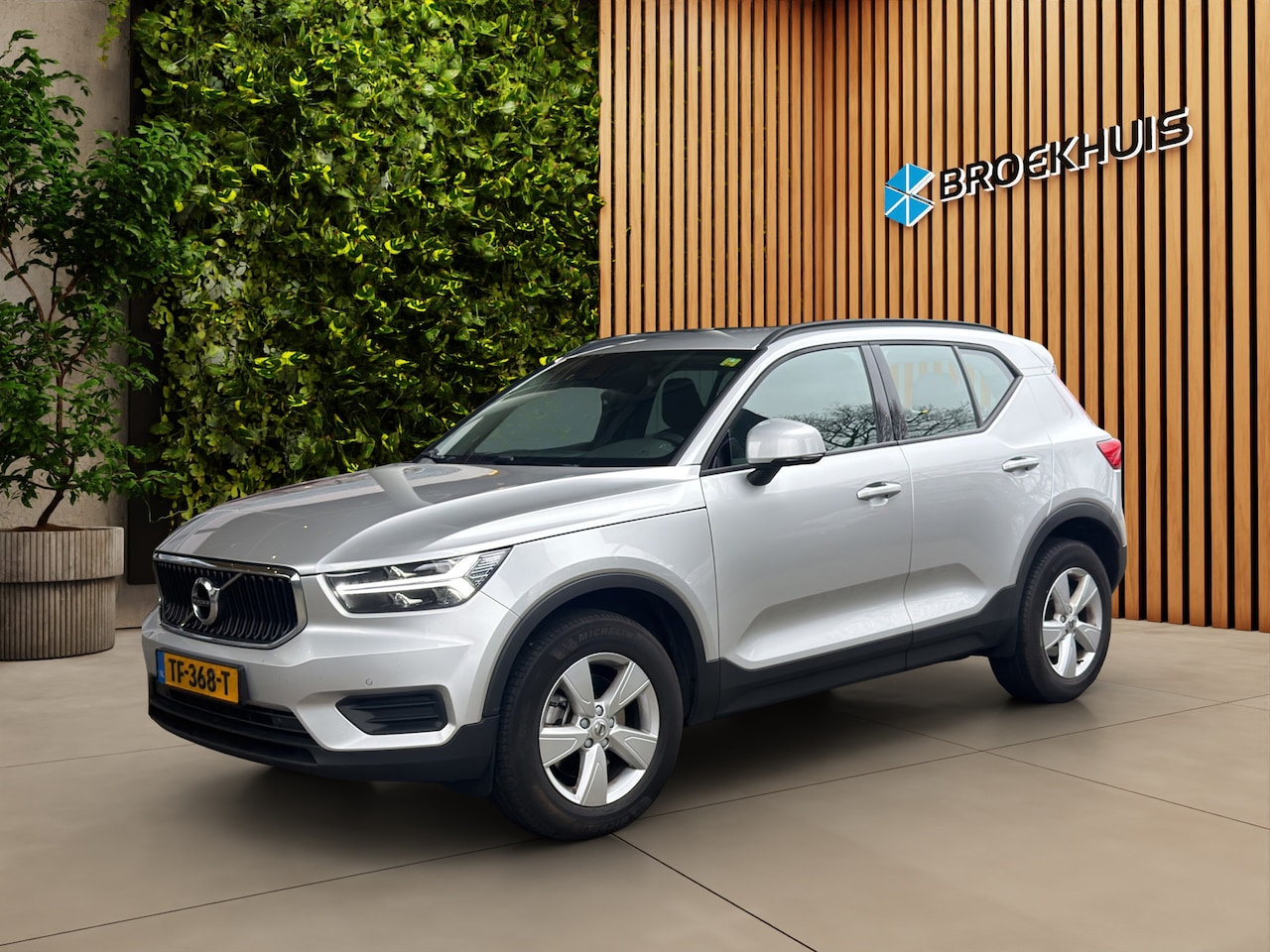 Volvo XC40 - 2.0 T4 Momentum | Lane Keeping | Climate Control | Cruise Control | Navigatie - AutoWereld.nl