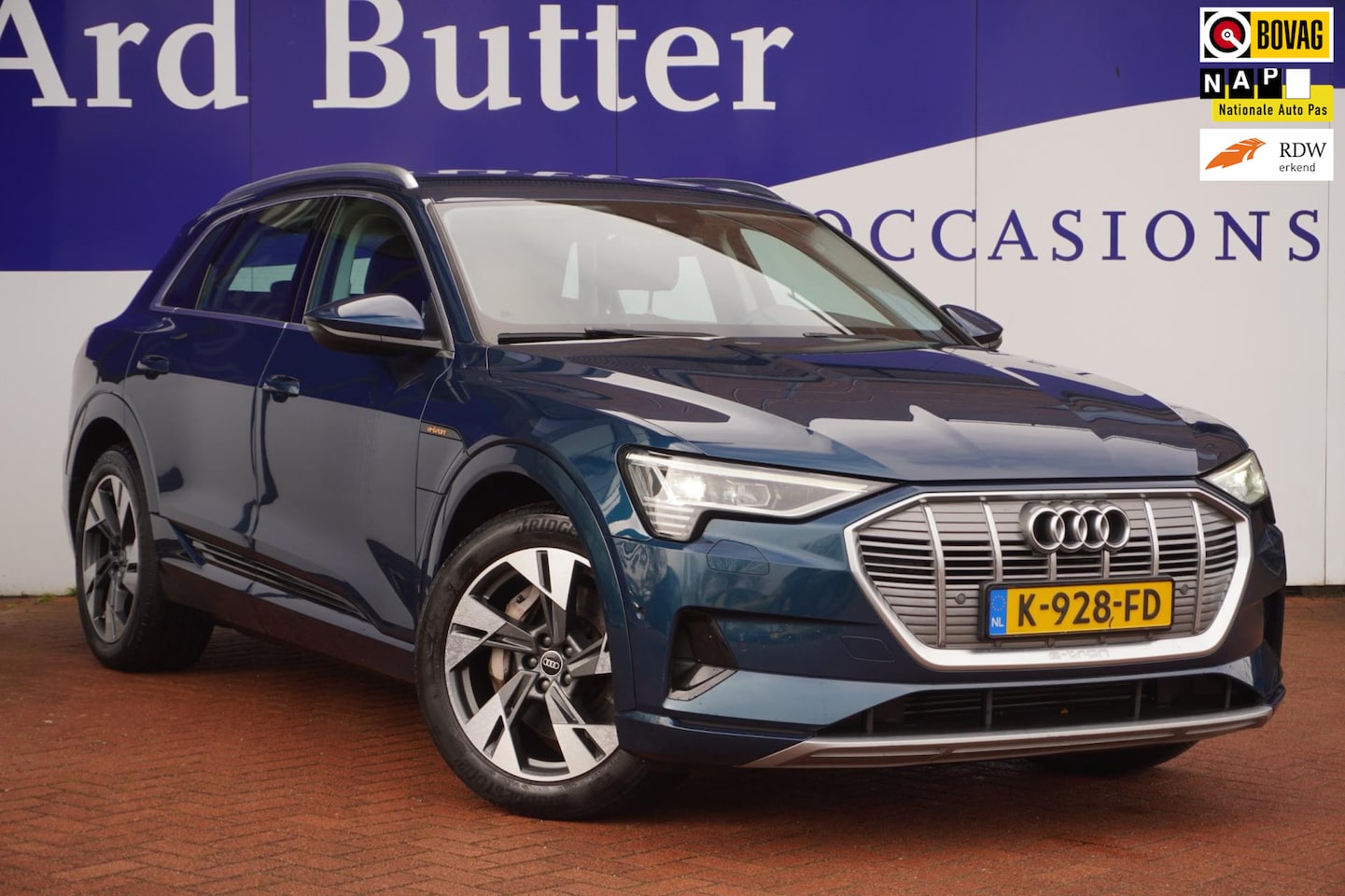 Audi e-tron - 55 quattro Business edition 95 kWh / Camera / Trekhaak / Navigatie / Memory / Luchtvering - AutoWereld.nl