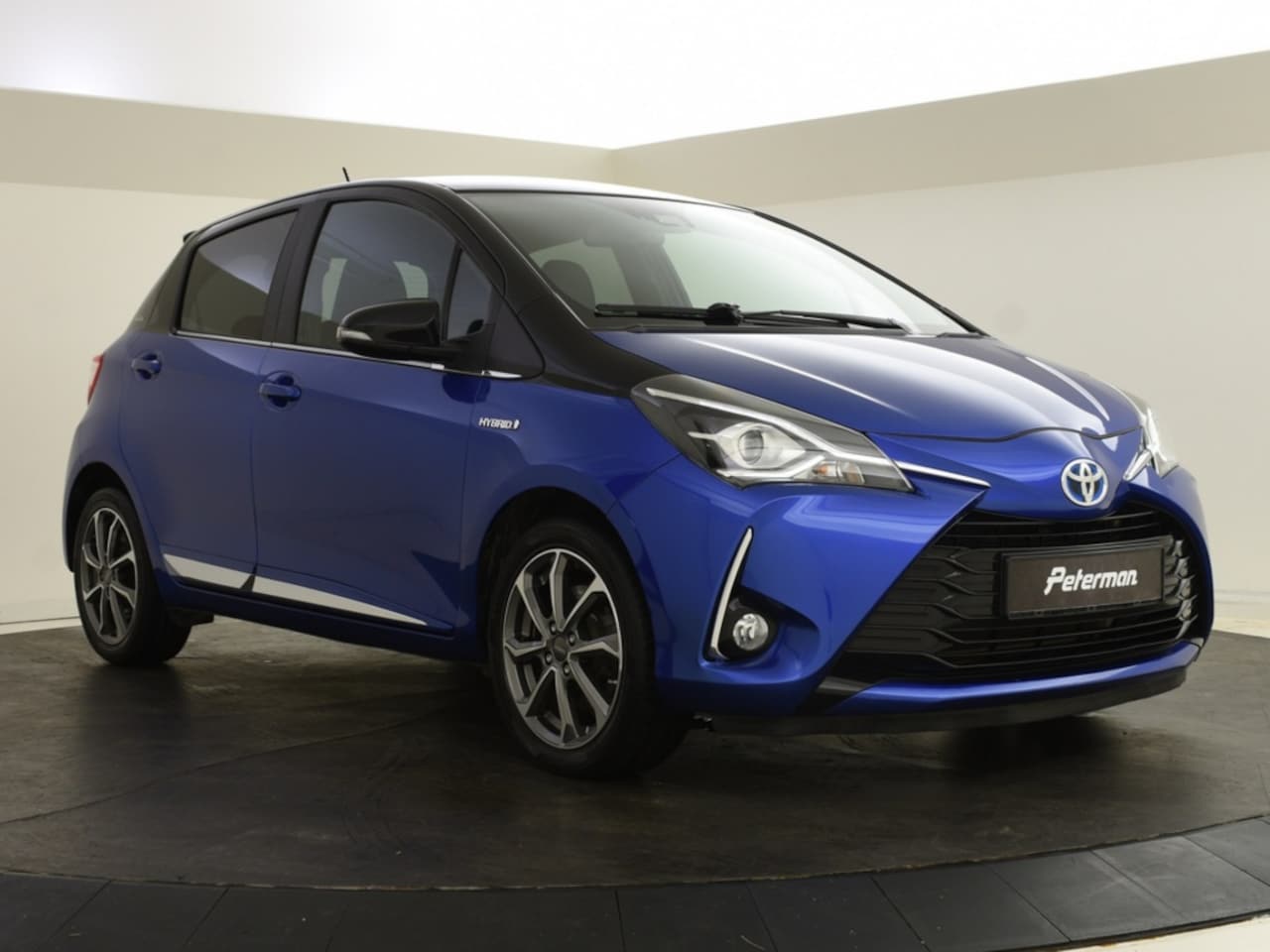 Toyota Yaris - 1.5 Hybrid Bi-Tone | Navigatie | Keyless - AutoWereld.nl