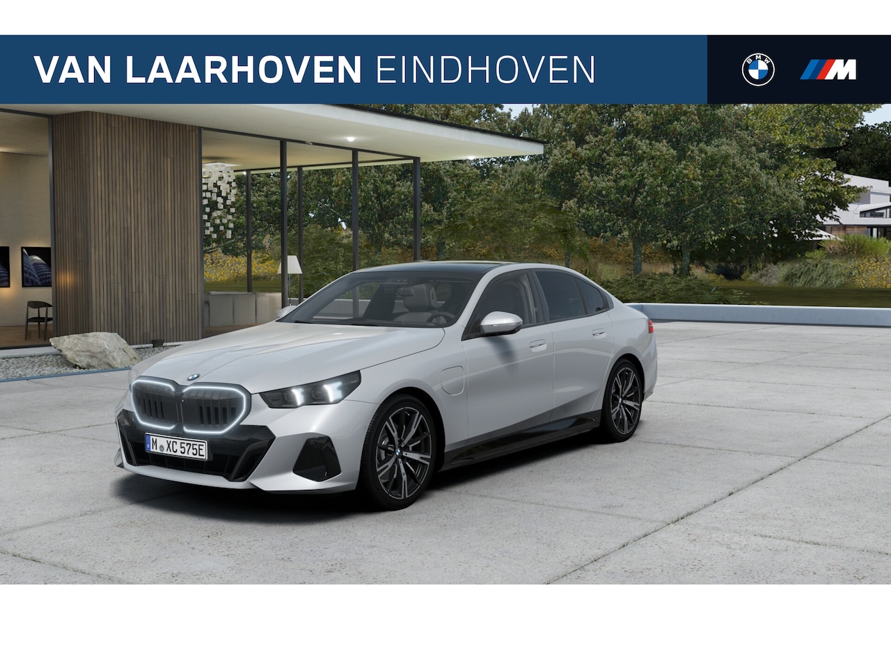 BMW 5-serie - 530e M Sport Automaat / Panoramadak / Trekhaak / Bowers & Wilkins / Adaptieve LED / Parkin - AutoWereld.nl
