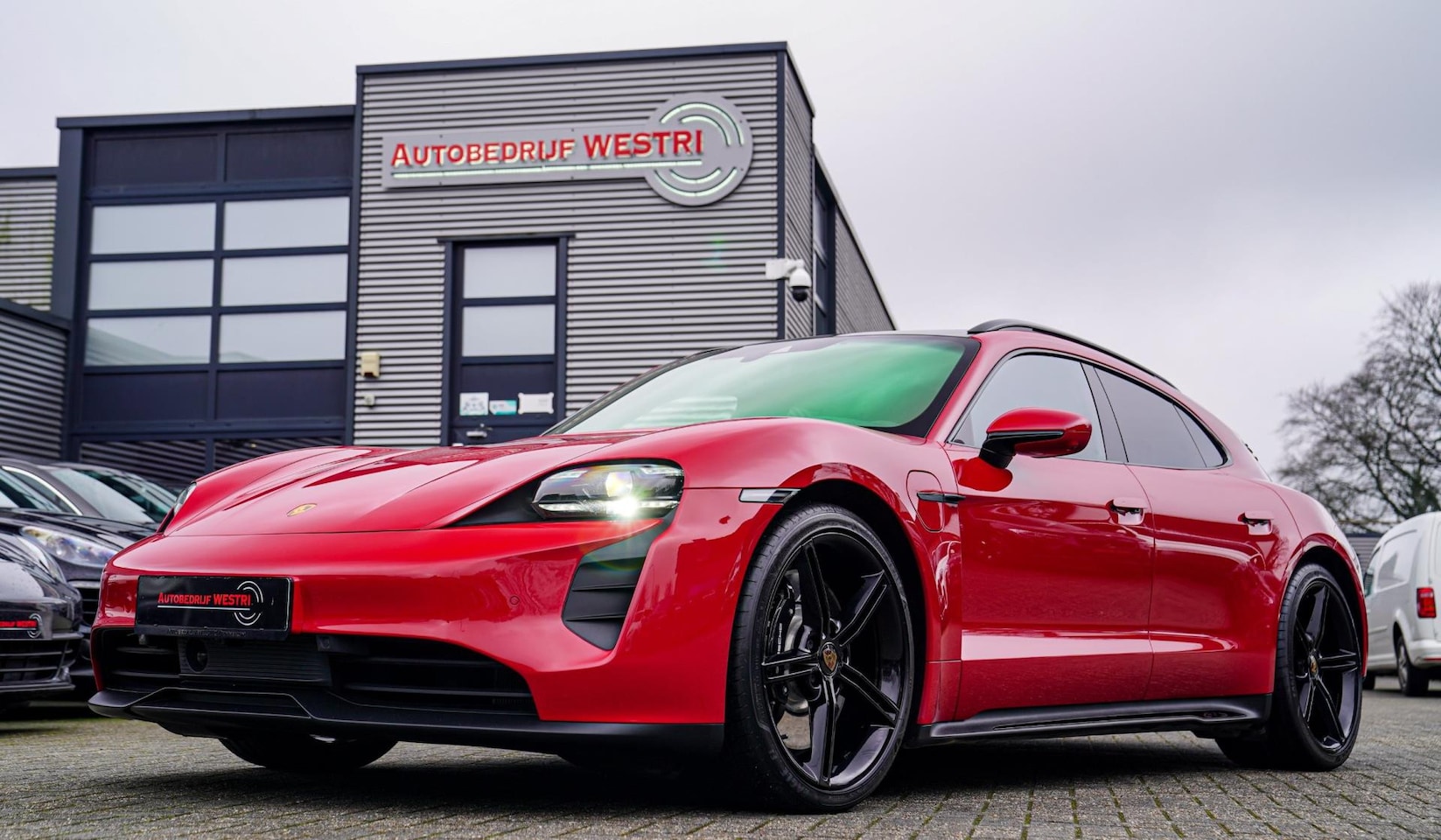 Porsche Taycan Sport Turismo - GTS 93 kWh | Luchtvering / LIFT | Bose surround sound | Panorama | Luxe Leder / Alcantara - AutoWereld.nl