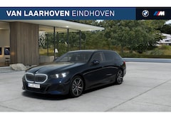 BMW 5-serie Touring - 520i M Sport Automaat / Panoramadak / Trekhaak / Bowers & Wilkins / Stoelventilatie / Adap