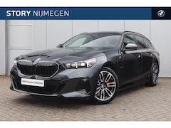 BMW 5-serie Touring - 530e M Sport Automaat / Panoramadak / Trekhaak / Stoelventilatie / M Sportonderstel / Comf