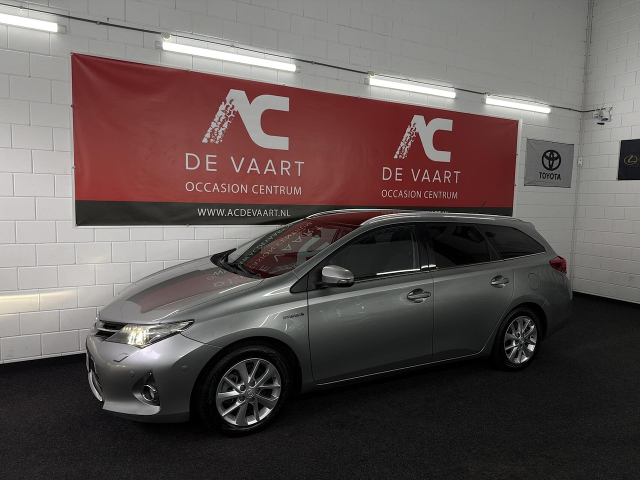 Toyota Auris - 1.8 Hybrid Lease+ - NAVI/PANODAK/CAM/XENON/NAP - AutoWereld.nl