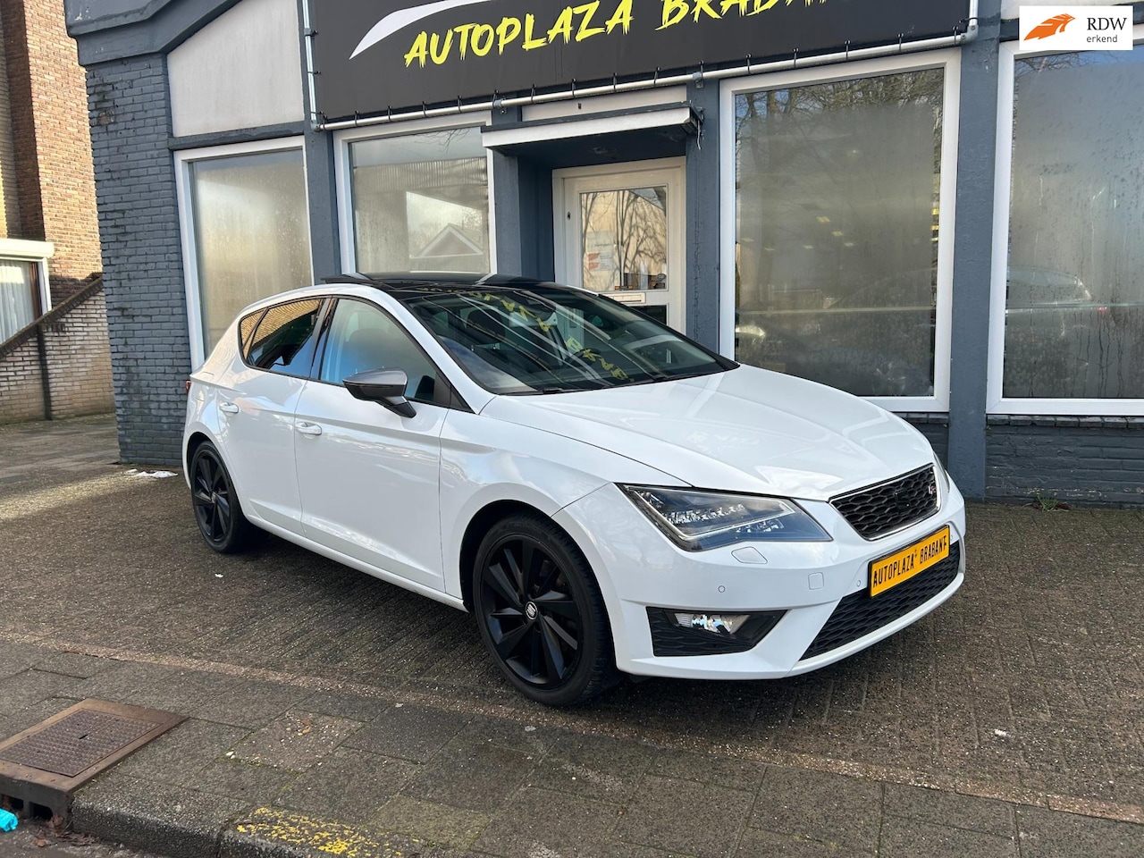 SEAT Leon - 1.8 TFSI FR / PANODAK / AUTOMAAT / NAVI - AutoWereld.nl