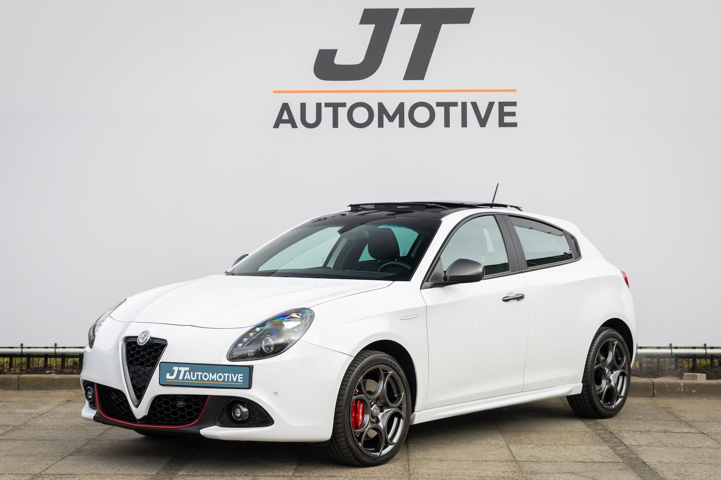 Alfa Romeo Giulietta - 1.4 T MultiAir Super 170PK Pano | PDC | Cruise Control - AutoWereld.nl