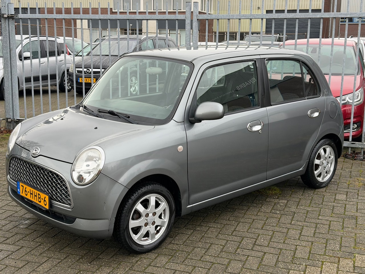 Daihatsu Trevis - 1.0 5 deurs! KMST NAP! Airco l Elek pakket l LMV l Centraal l Parrot! TOPSTAAT l 2 SLEUTEL - AutoWereld.nl