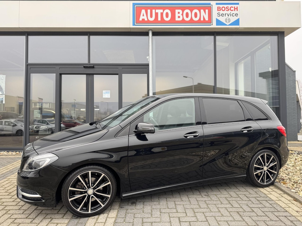 Mercedes-Benz B-klasse - 180 SPORT NIGHT EDITION 122PK NAVI/LED/2XPDC/S&S/ BI-XENON/18INCH.LMV 2 EIG./NL AUTO/KM=NA - AutoWereld.nl