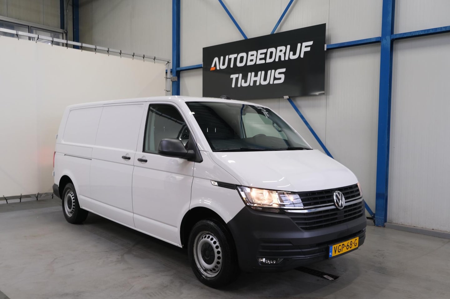 Volkswagen Transporter - 2.0 TDI 150PK L2H1 Automaat - N.A.P. Airco, Navi, Cruise, Camera. - AutoWereld.nl