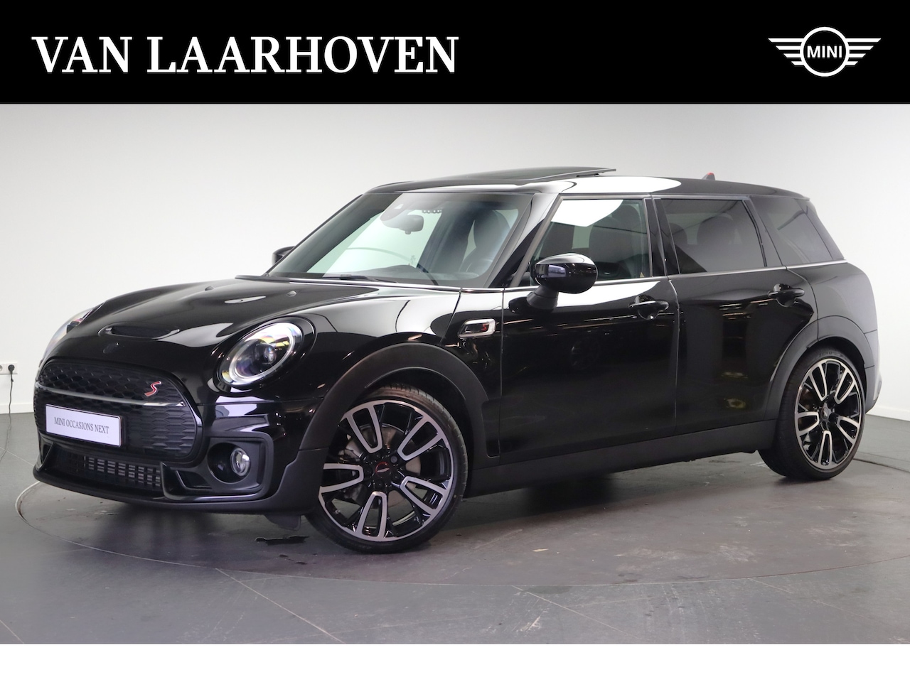MINI Clubman - Cooper S JCW Automaat / Panoramadak / Achteruitrijcamera / Sportonderstel / Stuurverwarmin - AutoWereld.nl