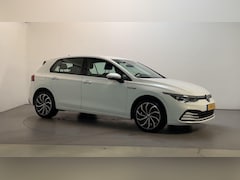 Volkswagen Golf - 1.5 TSI Life Sfeerverlichting Navigatie Parkeersensoren Adaptive Cruise