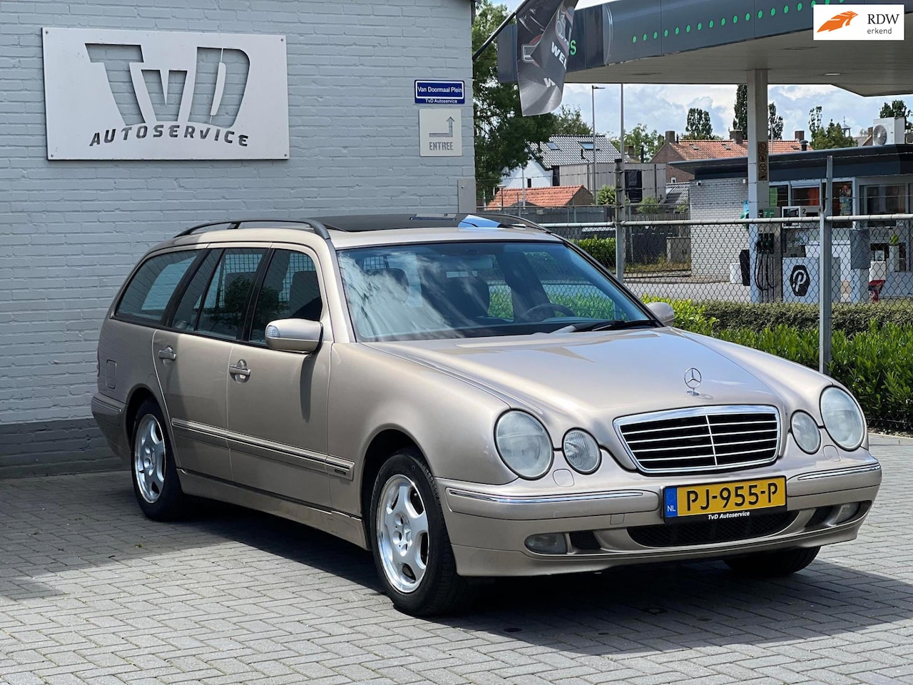 Mercedes-Benz E-klasse Combi - 240 V6 Airco|Dakraam|Bijgeluid Aanwezig|Youngtimer| - AutoWereld.nl