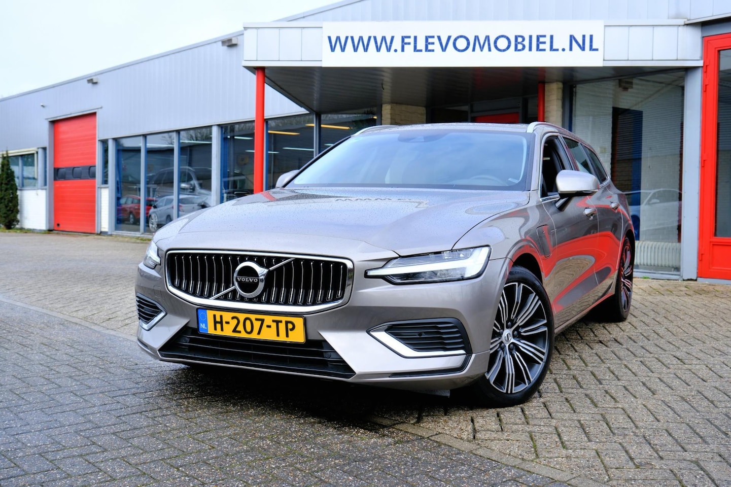 Volvo V60 - 2.0 T8 Twin Engine AWD Inscription Aut. Pano|Leder|HarmanKardon|HUD|Enz! - AutoWereld.nl