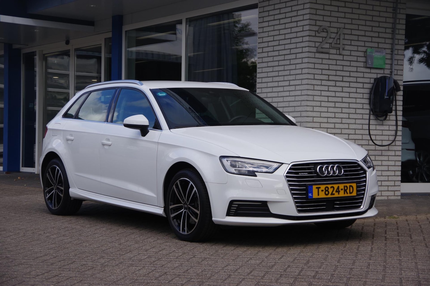 Audi A3 Sportback - 40 e-tron Sport HYBRID Stoelverwarming Lane-assist Navigatie - AutoWereld.nl