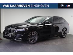 BMW 5-serie Touring - 530e M Sport Automaat / Panoramadak / Trekhaak / Bowers & Wilkins / Achteruitrijcamera / A