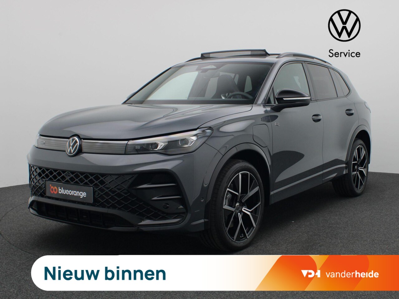Volkswagen Tiguan - 1.5 eHybrid R-Line Edition 204PK DSG Pano-Schuifdak, Black Style, Trekhaak, 20" LM Velgen, - AutoWereld.nl