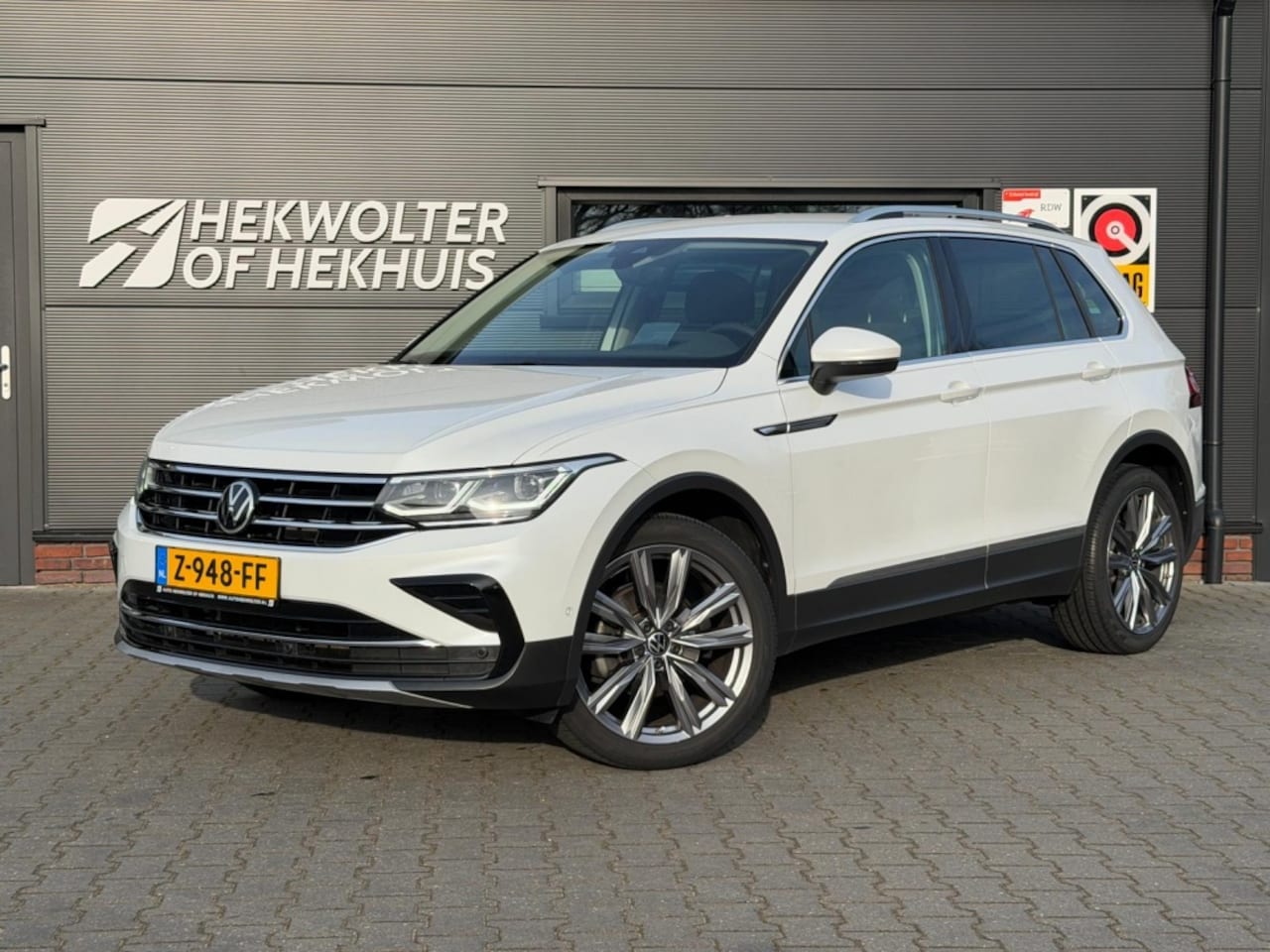 Volkswagen Tiguan - 1.5 TSI DSG 150PK Elegance | HUD | Trekhaak | Camera | IQ-Light - AutoWereld.nl