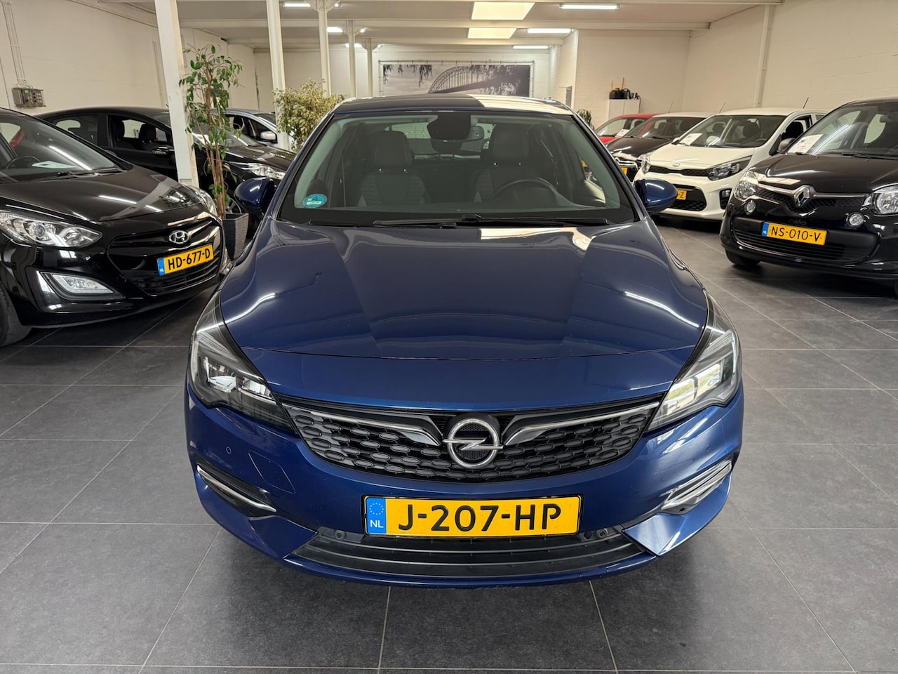 Opel Astra - 1.2 Business Executive 1.2 Business Executive - AutoWereld.nl