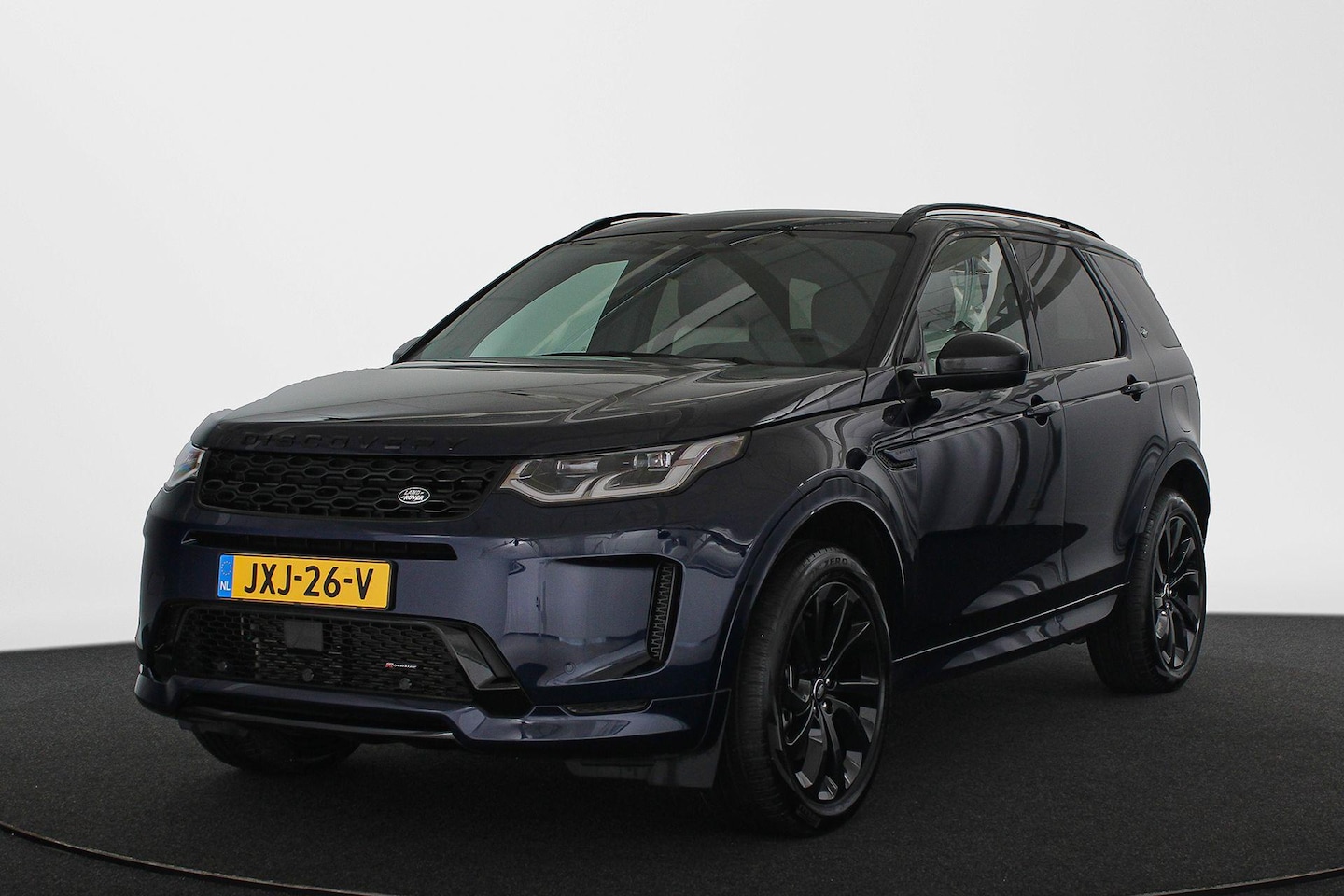 Land Rover Discovery Sport - P300e 1.5 R-Dynamic SE Panoramadak Meridian Trekhaak Matrix-LED - AutoWereld.nl