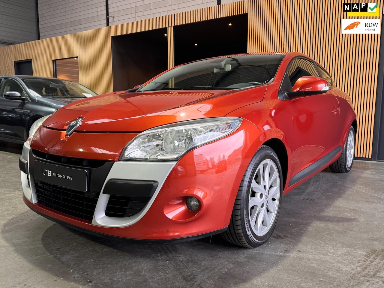 Renault Mégane Coupé - 1.6 Expression Coupe Airco|Navi|PDC|APK|NAP - AutoWereld.nl