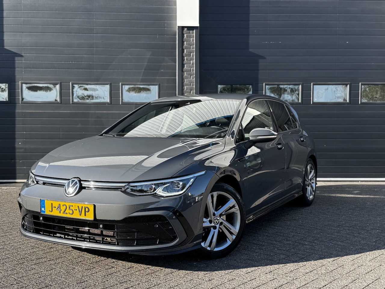 Volkswagen Golf - 1.5 eTSI 150PK 3 x R-Line | ACC | Climate | Navi | Carplay | Sfeerverl. | €19.900,- Incl. - AutoWereld.nl