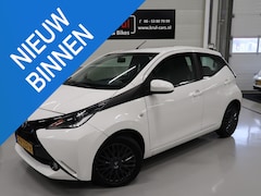 Toyota Aygo - 1.0 VVT-i x-play 5-Deurs Airco Camera App connect Navigatie Bluetooth NL-auto NAP Cruise c