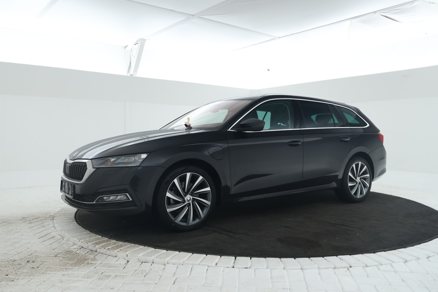 Skoda Octavia Combi - 1.4 TSI iV PHEV Sportline Business Volleder, navigatie, climate, stoelverw. - AutoWereld.nl