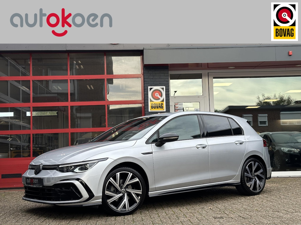 Volkswagen Golf - 1.5 eTSI R-Line *ACC/NAVI/CAMERA* - AutoWereld.nl
