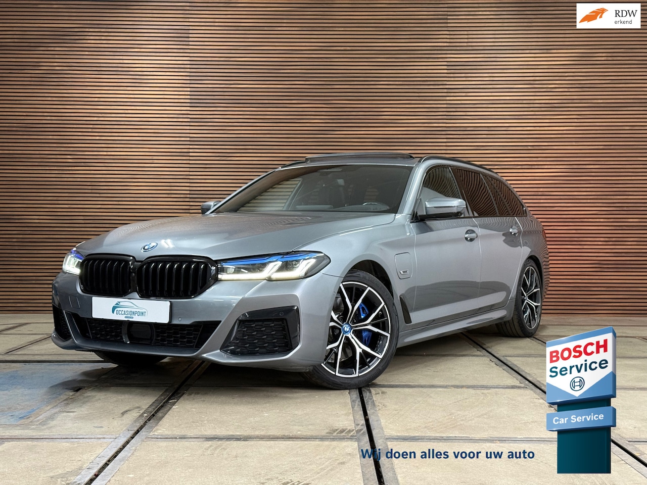 BMW 5-serie Touring - 530e M-Sport Pro xDrive | bomVOL | Pano | H/K Sound | HUD | ACC | Nappa leder | Parkeerass - AutoWereld.nl