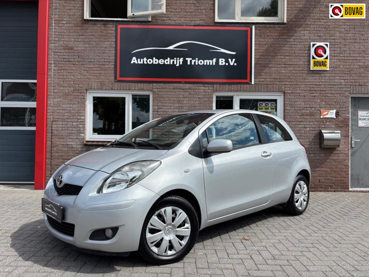 Toyota Yaris - 1.3 - 101 PK -AUTOMAAT - AIRCO - ELEKTRISCH PAKKET ..!! - AutoWereld.nl