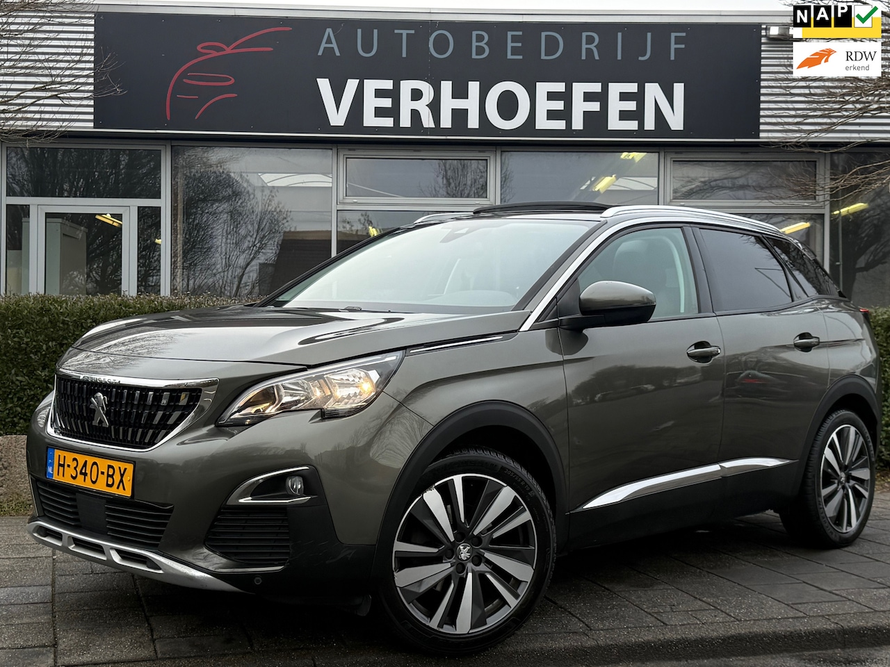 Peugeot 3008 - 1.2 PureTech Blue Lease Premium - PANORAMADAK - APPLE CARPLAY - 360 GR CAMERA - LANE ASSIS - AutoWereld.nl