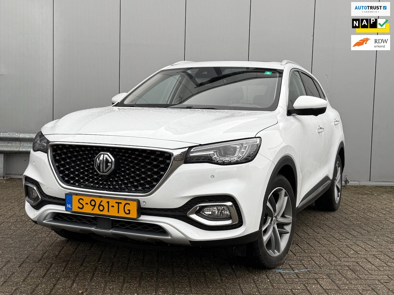 MG EHS - 1.5 TGDI Luxury | Panoramadak | Trekhaak | Lederen bekleding | Trekhaak | 360 camera - AutoWereld.nl