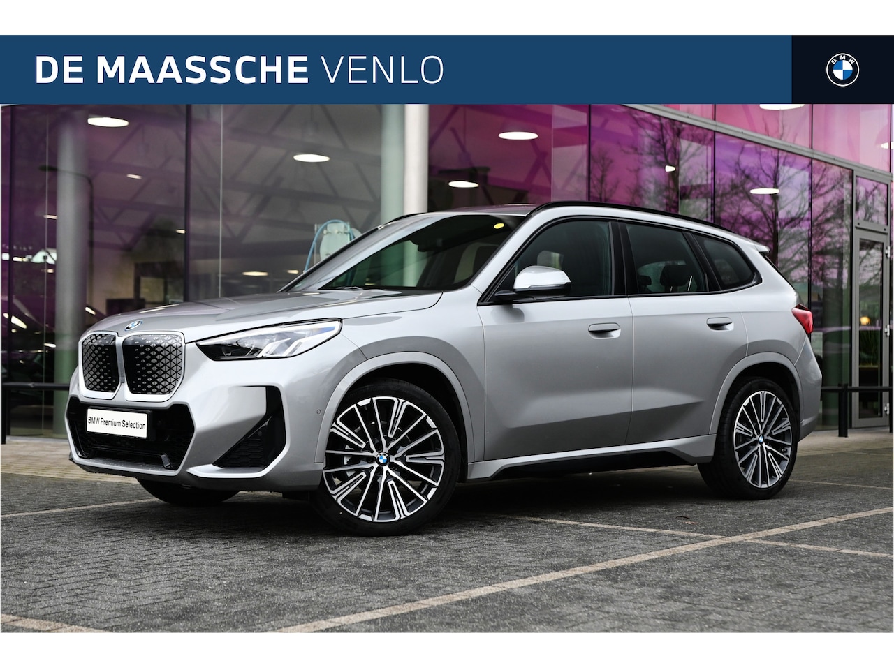 BMW iX1 - eDrive20 M Sport / Sportstoelen / M Adaptief onderstel / Harman-Kardon / Achteruitrijcamer - AutoWereld.nl