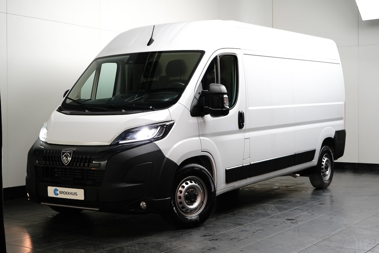 Peugeot Boxer - 2.2D L3H2 140PK Automaat Betimmering | Achteruitrijcamera | Cruise Control | Navi by app | - AutoWereld.nl